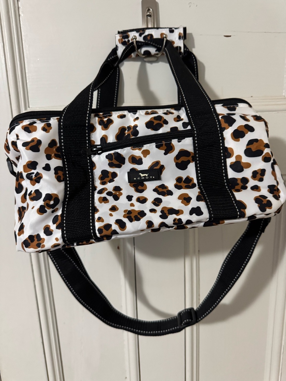 SCOUT Chilly Wonka Leopard Crossbody Soft Cooler Bag